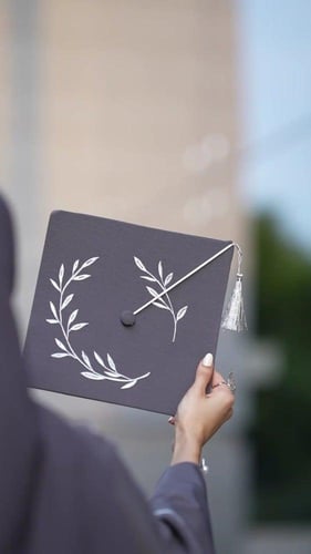 عبايه تخرج 2024 تفصيل العباية و تطريز الوشاح والقب...