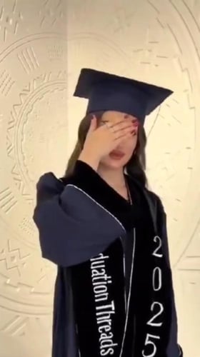 عبايه تخرج 2025 بالاسم والعبارة وسنة التخرج وشعار...