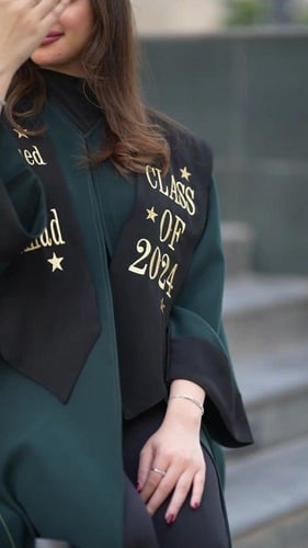 عبايه تخرج 2024 تفصيل العباية و تطريز الوشاح والقب...