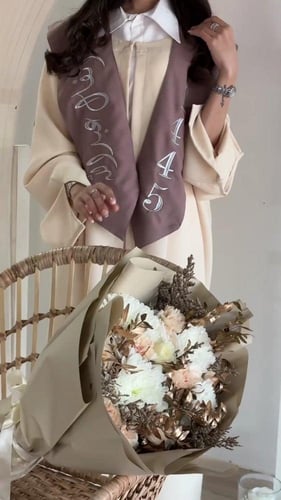 عباية تخرج بالاسم والعبارة وسنة التخرج وشعار الدفع...