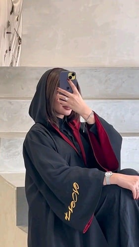 عبايات تخرج 2024 تفصيل العباية و تطريز الخلف والكم...