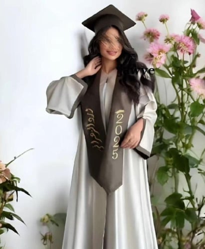 عبايه تخرج 2025 بالاسم والعبارة وسنة التخرج وشعار...