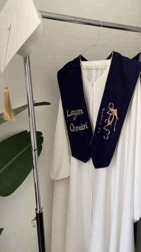 عبايات تخرج 2023 تفصيل العباية و تطريز الوشاح والق...