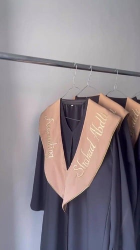 عبايه تخرج 2024 تفصيل العباية و تطريز الوشاح والقب...