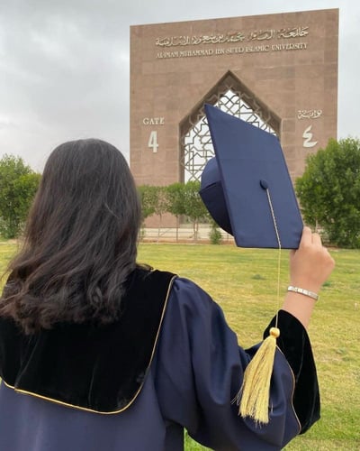 عبايه تخرج 2025 تفصيل حسب الطلب