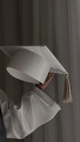 عباية تخرج ستان بالاسم والعبارة وسنة التخرج وشعار...