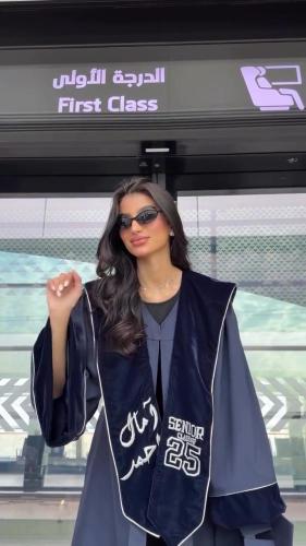 عبايات تخرج كحلي 2025 بالاسم والعبارة وسنة التخرج...