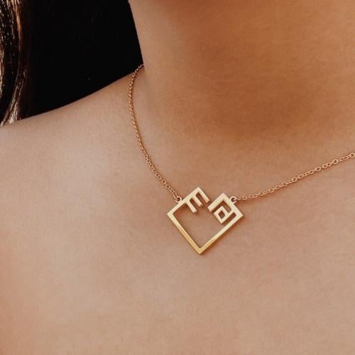 سلسال رقبة بتصميم الحرفين العربية من اختياركم