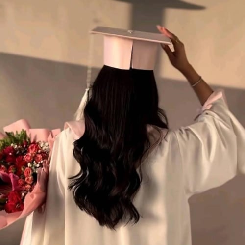 عبايه تخرج 2025 بالاسم والعبارة وسنة التخرج وشعار...