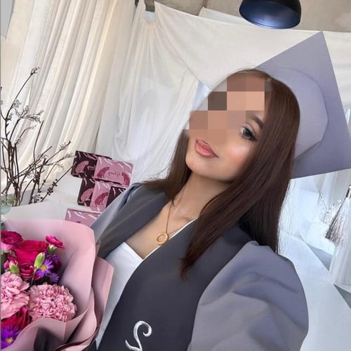 عبايه تخرج 2025 بالاسم والعبارة وسنة التخرج وشعار...