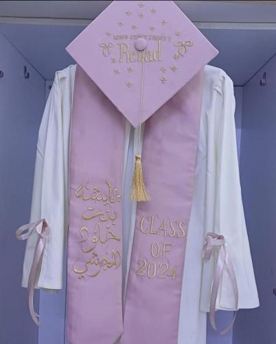 عبايه تخرج 2024 بالاسم والعبارة وسنة التخرج وشعار...