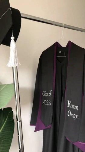 عبايات تخرج 2023 تفصيل العباية و تطريز الوشاح والق...