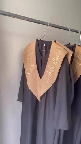 عبايه تخرج 2024 تفصيل العباية و تطريز الوشاح والقب...