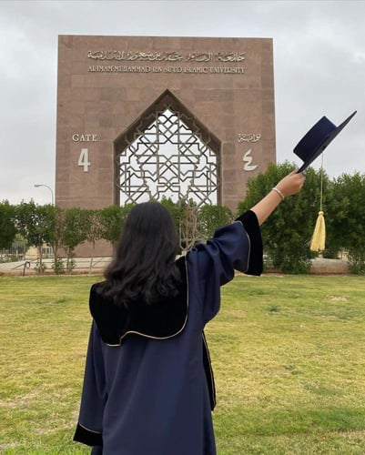 عبايه تخرج 2025 تفصيل حسب الطلب