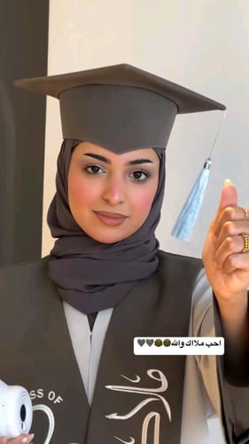 عبايه تخرج 2025 بالاسم والعبارة وسنة التخرج وشعار...