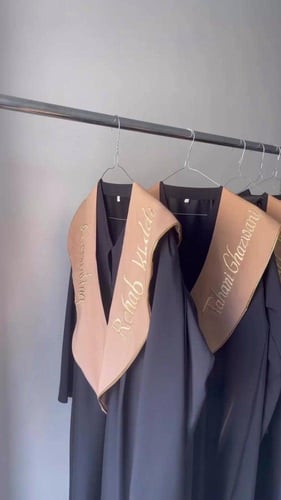 عبايات تخرج 2024 تفصيل العباية و تطريز الوشاح والق...