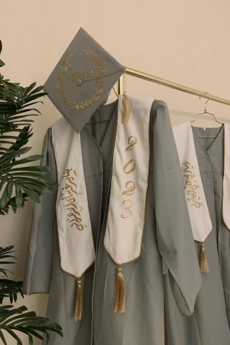 عباية تخرج ستان بالاسم والعبارة وسنة التخرج وشعار...