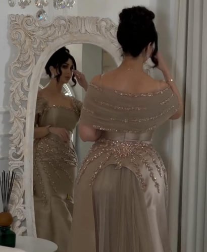 فستان ذهبي مطرز راقي