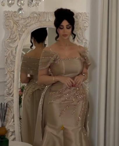 فستان ذهبي مطرز راقي