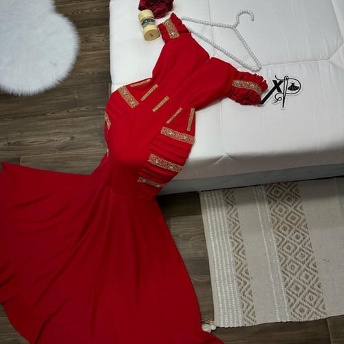 فستان سهرة قماش كريب استرتش باللون الاحمر