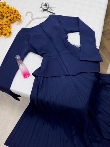 فستان مطرز مع بليسيا لونين كحلي اورنج