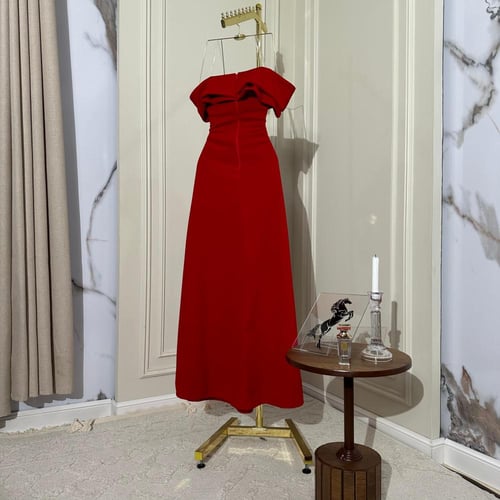 فستان احمر فخم