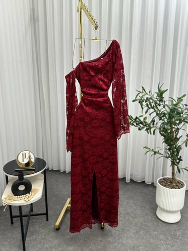 فستان دانتيل برغندي