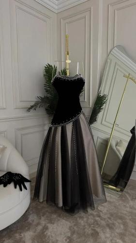 فستان سهرة مخملي بقفازات منفصلة