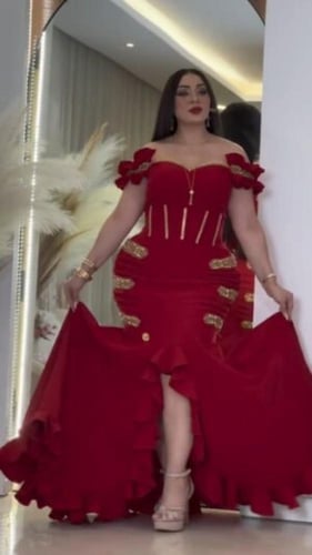 فستان سهرة قماش كريب استرتش باللون الاحمر