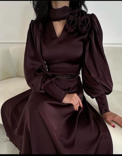 فستان بني ناعم