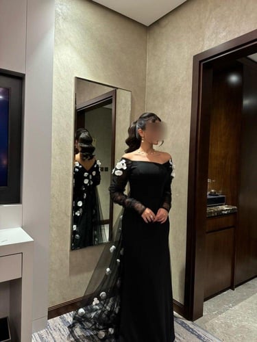 فساتين سارة ورد