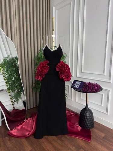 فستان سهرة ذيل طوير