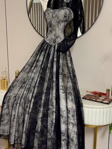 فستان دانتيل فرنسي كلوش