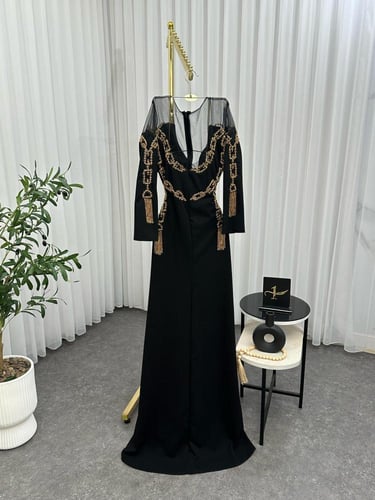 فستان اسود تطريز ذهبي يدوي راقي