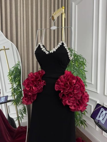 فستان سهرة ذيل طوير