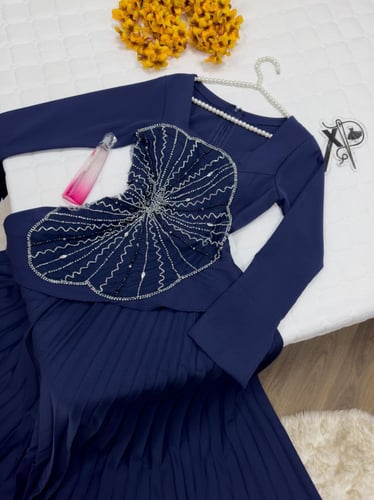 فستان مطرز مع بليسيا لونين كحلي اورنج