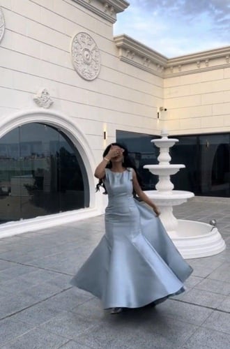 فستان سهره فخم مكشوف الساق