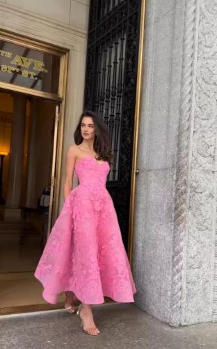 فستان وردي ورد