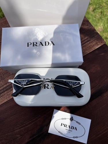 نظارة شمسية لونين( بني اطار ذهبي - اسود اطار فضي )