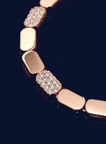 أسوارة داينتي قولد روز apm