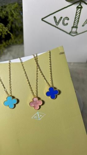 سلسال مع حلق Van cleef ذهبي