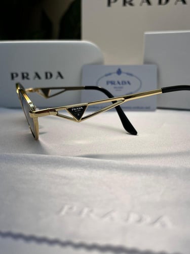 نظارة prada- اطار ذهبي- عدسه اسود