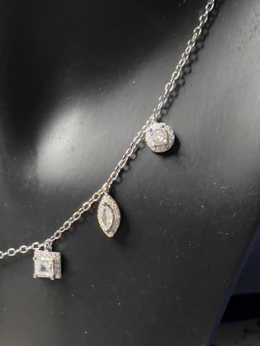 سلسال سوارفيسكي فضي كريستالة لؤلؤي