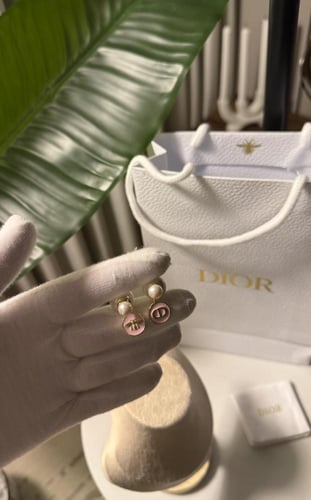 حلق Dior وردي - ازرق