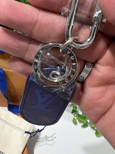 ميدالية مفاتيح لويس فيتون