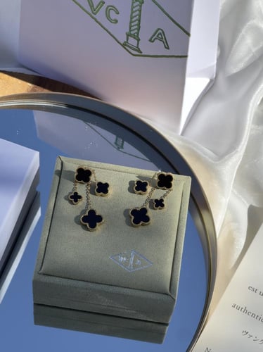 حلق Van cleef الأكثر طلباً_ اسود