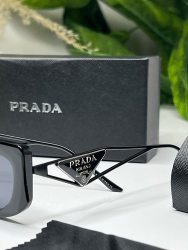 نظارة PRADA المشهورة