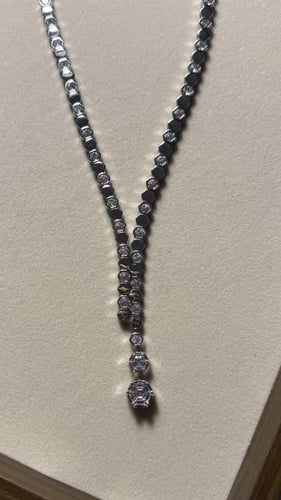 سلسال مع حلق شوميه - شكل خلية - لون فضي