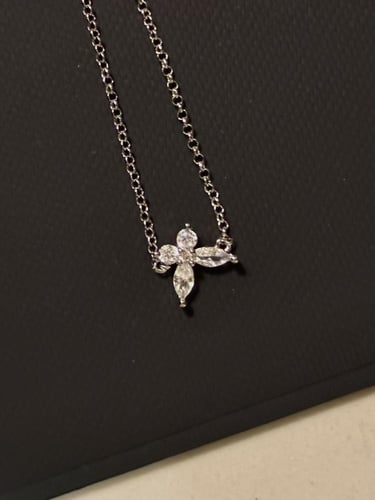 إسوارة الفراشة من apm فضي