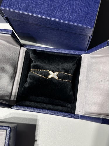 طقم شوميه أبيض